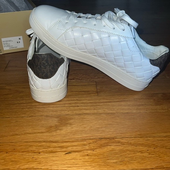 Michael Kors Keating Lace Up sneaker size 8.5 - Picture 1 of 5